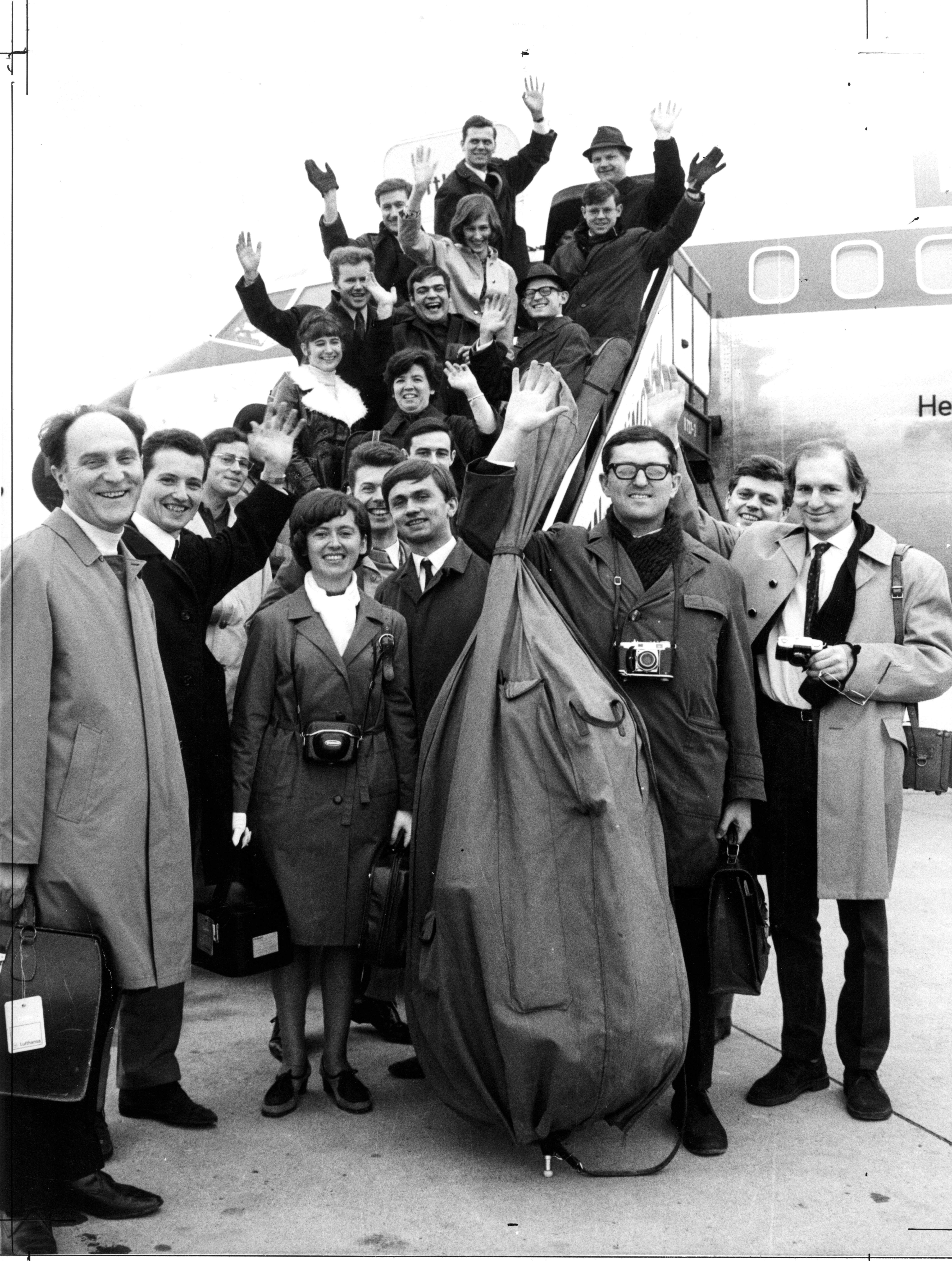 Das Münchener Kammerorchester mit Hans Stadlmair 1970 auf Tour. Das Münchener Kammerorchester mit Hans Stadlmair 1970 auf Tour.