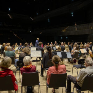 In der Isarphilharmonie zwischen den Musikern sitzen – eine neue Erfahrung fürs Publikum, 30.6.2024